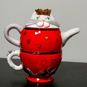 Rossi Teapot For One Cat Queen Handcrafted for Sylvestri